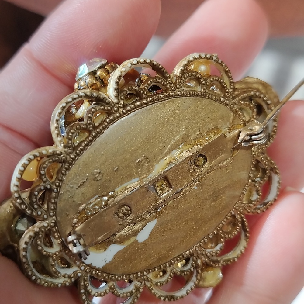 Vintage Stunning brooch. AB Crystals, light blue rhinestones, seed pearls - Picture 8 of 10